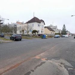 Květnou ulici na Slovanech čeká velká rekonstrukce. Přibudou parkovací místa i desítky stromů