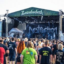 Léto bude opět dunět metalem. Basinfirefest přiveze W.A.S.P., Apocalypticu i Steel Panther