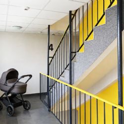 Miminko se popálilo po kontaktu s neznámou tekutinou. Policie řeší, jak se dostala do kočárku
