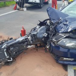 Motorkář u Plané nepřežil střet s autem. Řidič podle policie přejel do protisměru