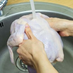 Myjete syrové kuřete? Děláte velkou chybu