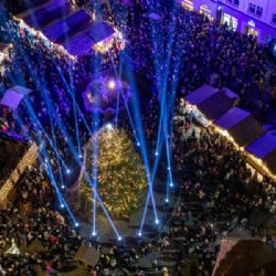 Olomoucké vánoční trhy 2025: novinky pro autisty a rozšíření na náplavku Moravy