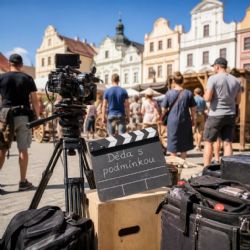 Pavel Liška poprvé jako dědeček. V Plzni natáčí komedii Děda s podmínkou