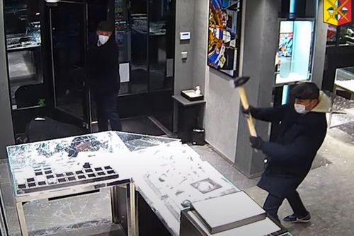 obrázek:Policie odhalila po 4 letech zlodějský gang, známý jako Pink Panthers