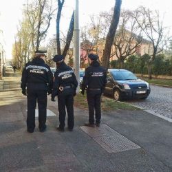 Plzeň dá další peníze do bezpečí. Osm asistentů bude v ulicích mírnit konflikty