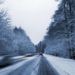 Plzeňsko čeká večer sníh až 12 cm a ledovka, řidiči buďte opatrní