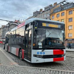 Pražský dopravní podnik převzal 11 nových bateriových trolejbusů. Do provozu míří postupně