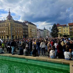 Ruce pryč od médií, znělo Plzní. Pochod mířil proti změně financování ČT a rozhlasu