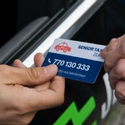 Senioři ve Zlíně jezdí levně a pohodlně: Nová služba Senior taxi