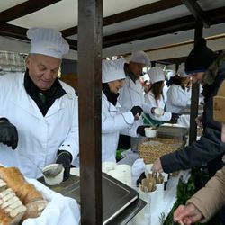 Svoboda naléval 2 000 porcí rybí polévky