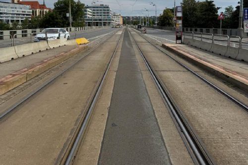 obrázek:Tramvaje přes Hlávkův most nepojedou od 11. července do 31. srpna, provoz aut bude zúžený
