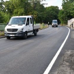 Ulice Na Roudné znovu průjezdná po měsíční rekonstrukci. Silnice se rozšířila pro MHD