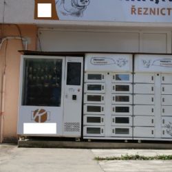 V Kaplici poškodil tři automaty na uzeniny. Odnesl čtyři vepřová kolena, škoda přesáhla čtvrt milionu