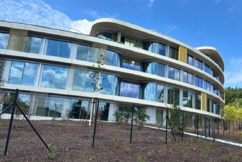 obrázek:V Motole otevřeli Národní onkologické centrum. Pacienti mají léčbu pod jednou střechou