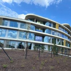 V Motole otevřeli Národní onkologické centrum. Pacienti mají léčbu pod jednou střechou
