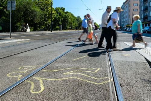 obrázek:V Praze letos tramvaje srazily 43 chodců. Jeden člověk zemřel, riziková místa jsou v centru
