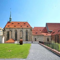 Záhadný hrob Anežky České připomíná adventní Praha