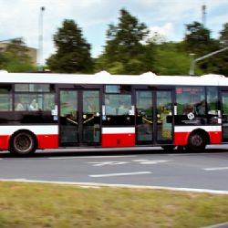 Autobusové zastávky v Praze pouze na znamení