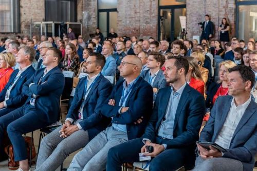 obrázek:FBW Summit v Libčicích otevřel téma nástupnictví. Rodinné firmy řeší budoucnost, NRB už přijímá žádosti o bezúročné úvěry