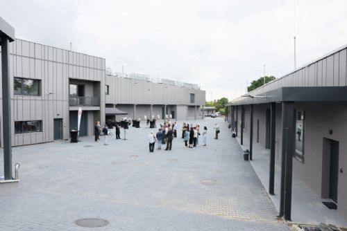 obrázek:Galerie hlavního města Prahy otevřela u Buštěhradu nový depozitář pro 16?tisíc děl i restaurátorské dílny