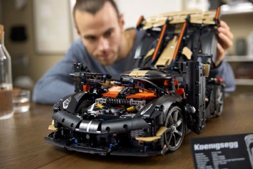 obrázek:Kladno postavilo životní model Koenigseggu Sadair’s Spear. LEGO uvede stavebnici s 4 104 díly