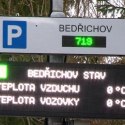 Kraj Vysočina chystá v Jihlavě inteligentní parkovací navigaci. LED tabule ukáže, kde je volno