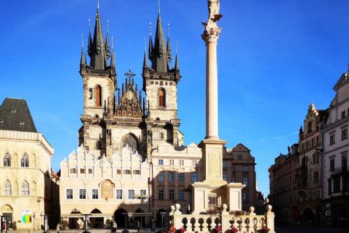 obrázek:Mariánský sloup: Symbol boje a pietního místa po 5 letech