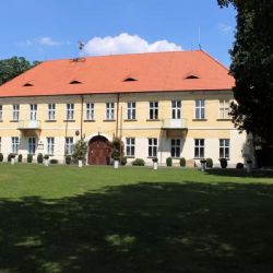 Merklín přestavuje kinosál zámku na společenský sál pro 150 lidí. Náklady přes 4 miliony