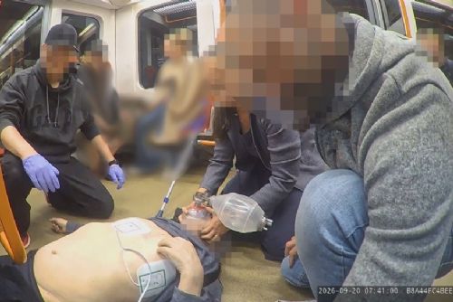 obrázek:Muž zkolaboval v metru na Pražského povstání. Resuscitovali ho tři cestující
