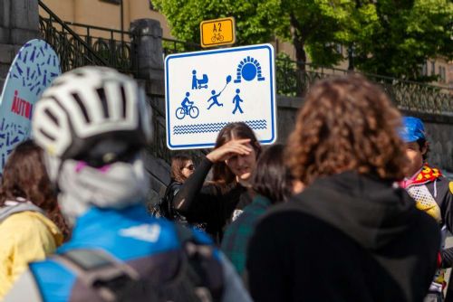Foto: Nové cedule mírní napětí mezi chodci a cyklisty na pražských nábřežích