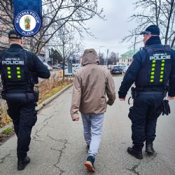Plzeňské nádraží jako líheň hledaných osob, policie zadržela dalšího muže