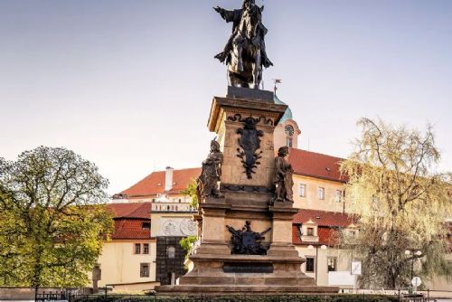 obrázek:Poděbrady si připomenou 130 let od odhalení pomníku Jiřího z Poděbrad. Výročí doprovodí slavnostní nasvícení i koncert