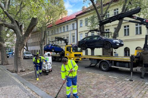 obrázek:Podzimní blokové čištění začalo v Praze už 18. srpna. Pokuty mohou dosáhnout 5 000 Kč, přemístění auta stojí 2 400 Kč