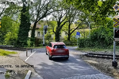obrázek:Policie ukázala riskantní průjezdy přejezdy v Praze a okolí. Letos řešila 696 přestupků