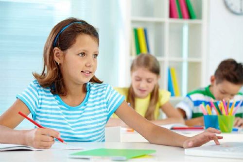 obrázek:Posun konce školního roku 2025/2026 o dva dny zasahuje do plánů rodin i škol