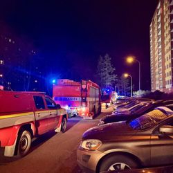 Prskavky na stromku zapálily 2 byty