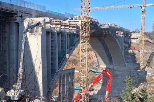 obrázek:Rekonstrukce mostu Šmejkalka pokračuje, nový most má být hotový v roce 2027