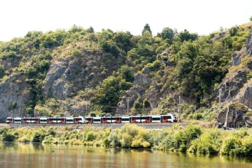 obrázek:Sběrače opakovaně poškozují provoz na trati Praha–Beroun. Správa železnic zpřísnila dohled