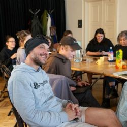 Slušnost kryje strach: HaDivadlo uzavře sezonu Frischovou satirou