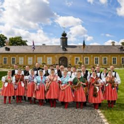 Staročeské máje poprvé na Kozlu. Zámek ožije kroji, muzikou i slavnostním průvodem