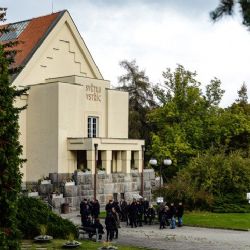 Od roku 1926 slouží Plzni. Krematorium na Ústředním hřbitově připomnělo stoleté výročí