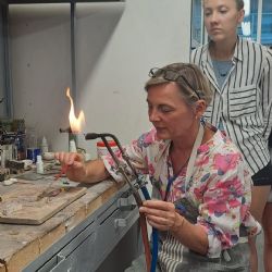 Sutnarka se proměnila v letní ateliér. ArtCamp nabízí 41 kurzů i zahraniční lektory