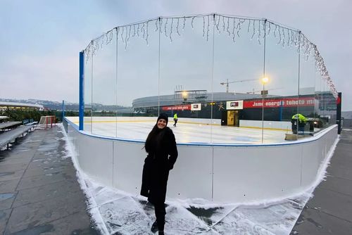 obrázek:Na střeše Harfy opět v provozu kluziště