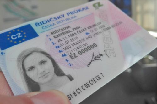 obrázek:Do konce roku skončí platnost více než 284 tisíc řidičských průkazů. Nový lze vyzvednout i ve výdejním boxu