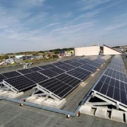 Praha sází na slunce: Solární elektrárny už napájí desítky městských budov