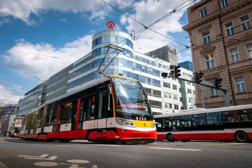 obrázek:Pražské tramvaje kvůli extrémním vedrům zpomalily na 40 km/h, v podjezdech jen na 10 km/h