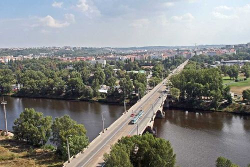 Foto: Začíná rekonstrukce Libeňského mostu: První fáze bez dotčení historické části